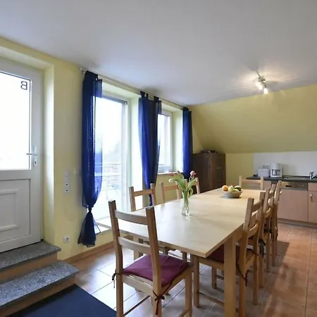 Ferienhaus 5-room In With Garden